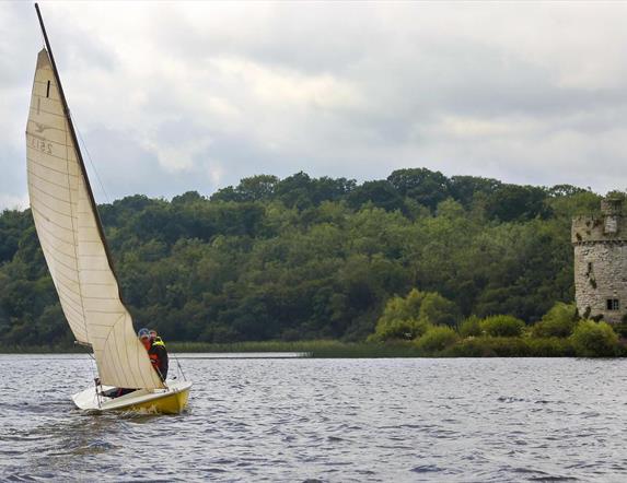 A snipe dinghy sailing at Crom with Gad Tower in the background