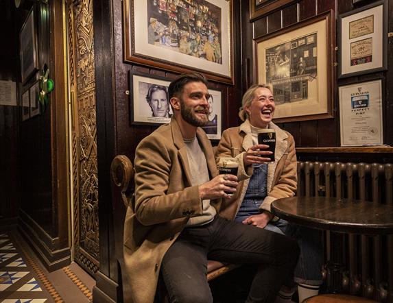 2 people enjoying a Guinness in Blakes of the Hollow